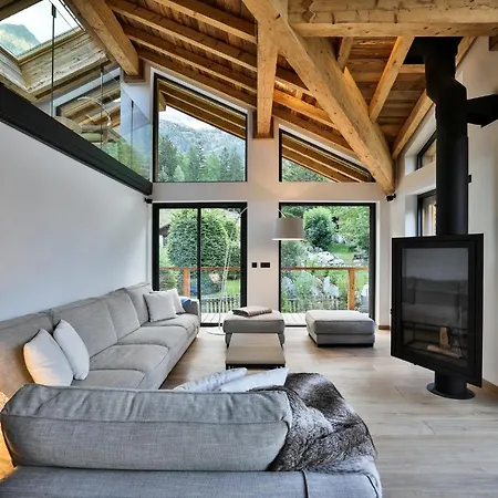 Black Stone Chalet *